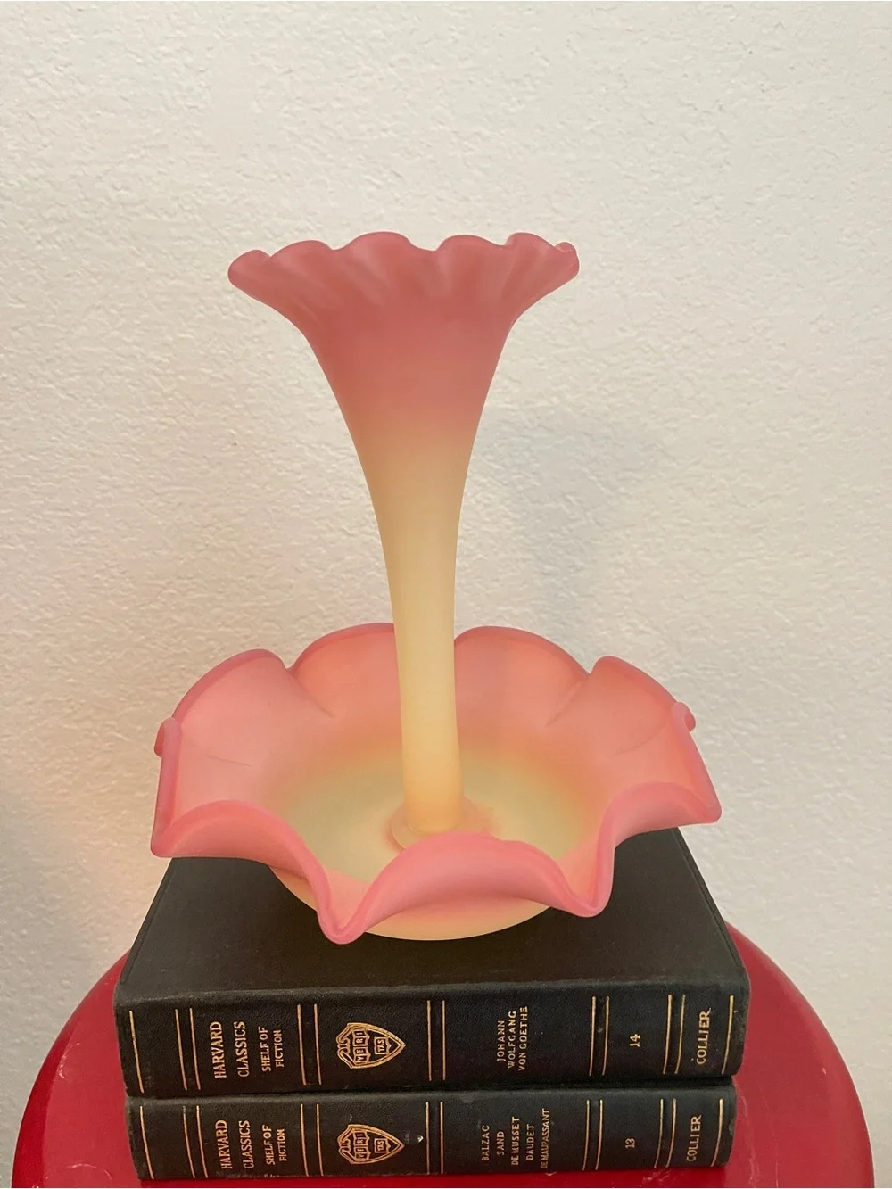 Vintage Fenton Burmese Uranium Center Horn Epergne